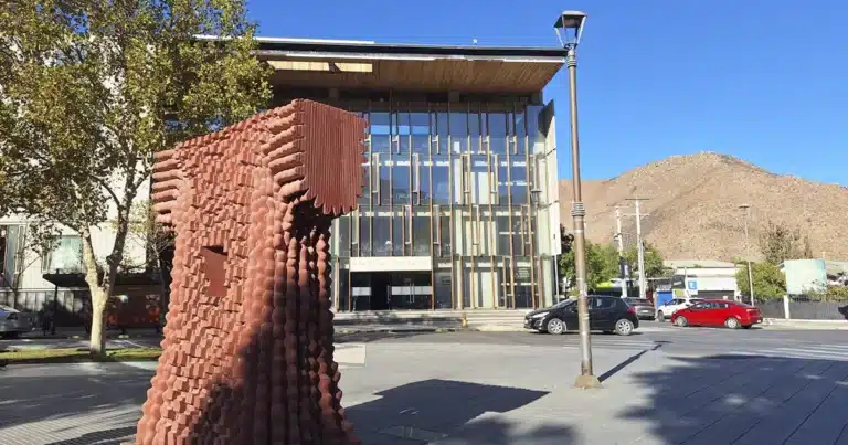 Municipalidad de Salamanca, Chile. Imagen captada desde la Plaza de Armas