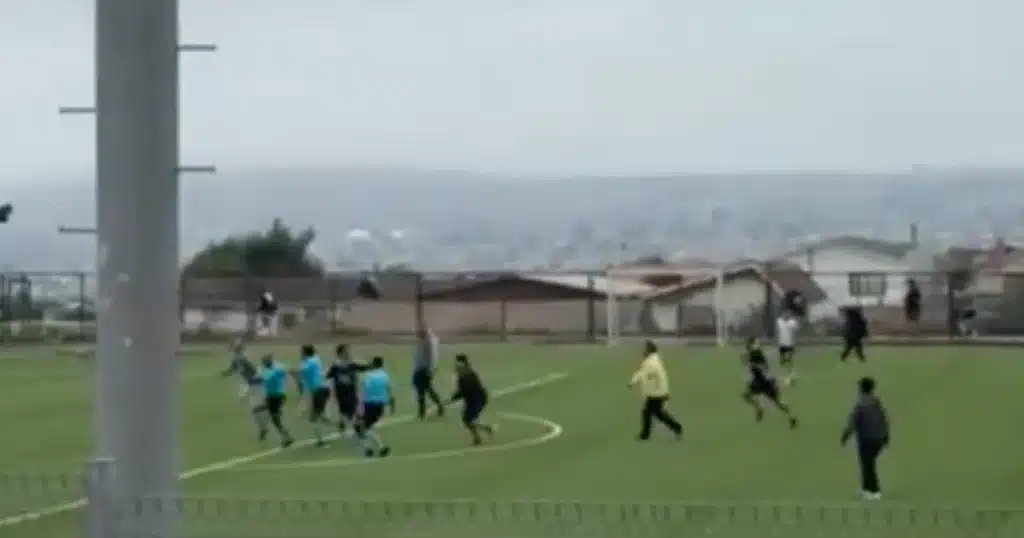 Captura de pantalla pelea en estadio de San Antonio
